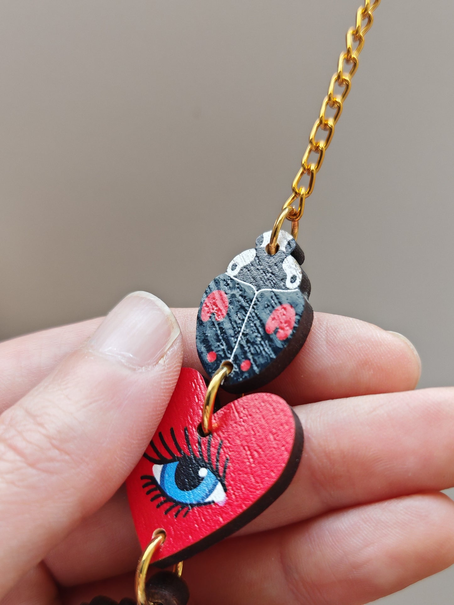 trinket necklace HEAVY GRAIN / PAINT CHIP / FAULT ON BACK