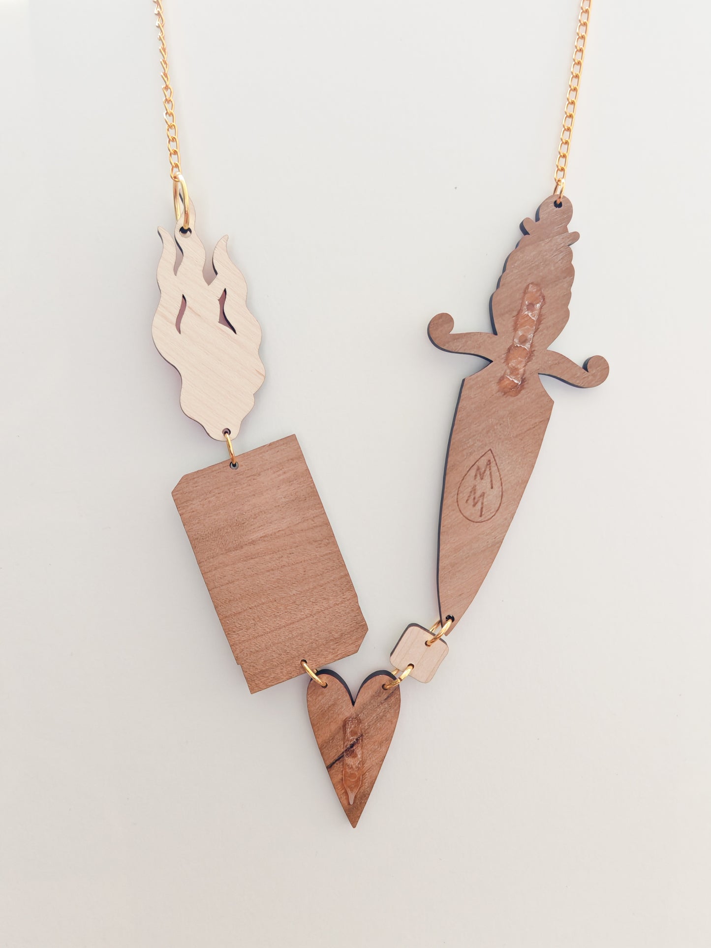 dagger matchbox necklace FAULT ON BACK