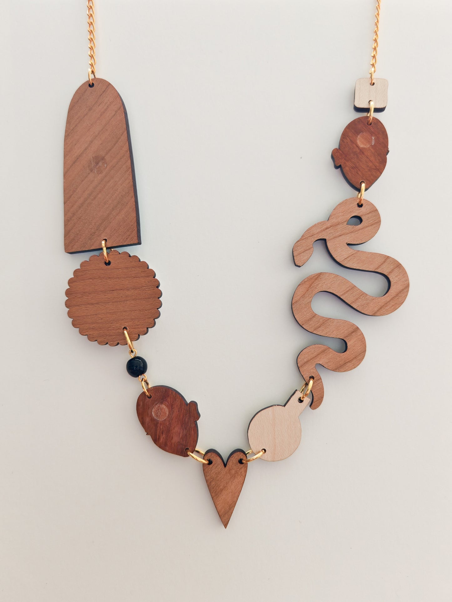 clown snake portal necklace FAULT ON BACK / WOOD SCAR