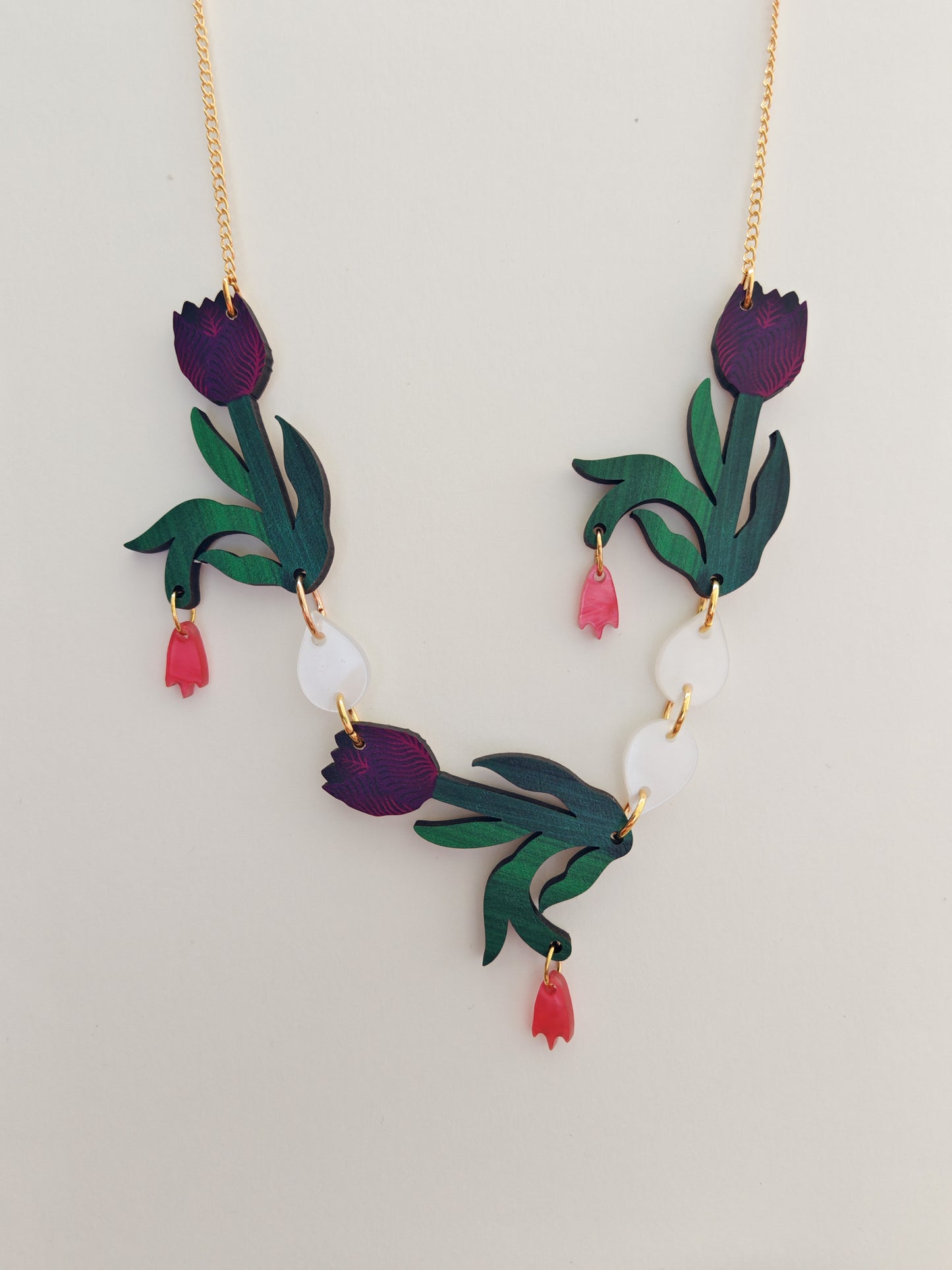 tulip necklace NO FAULTS