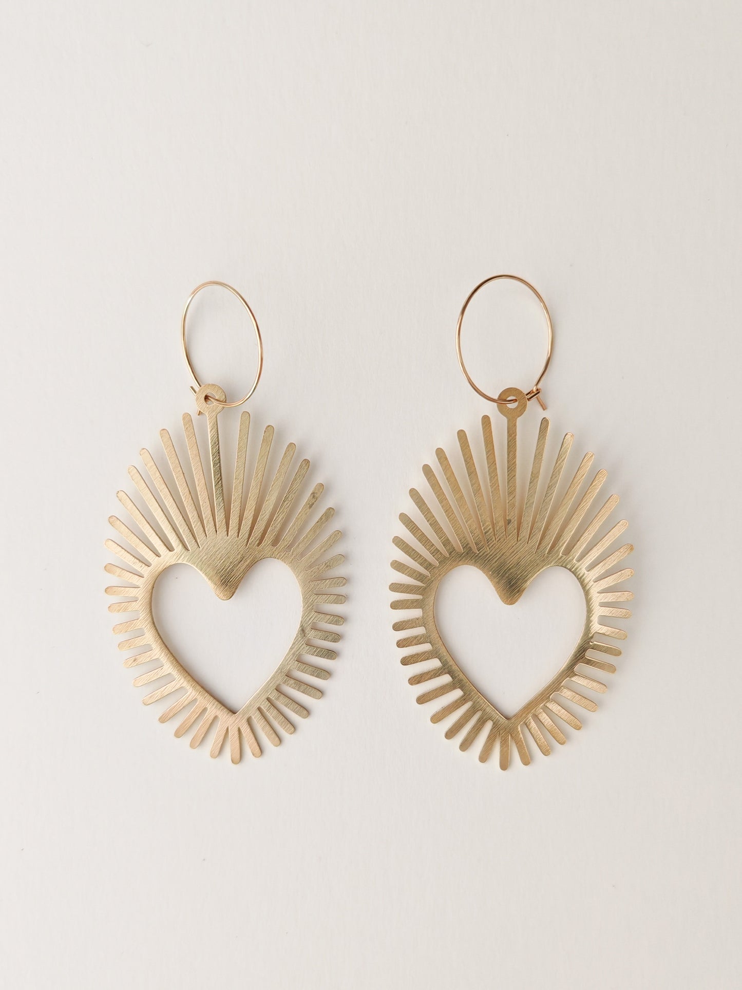 brass shining heart earrings NO FAULT