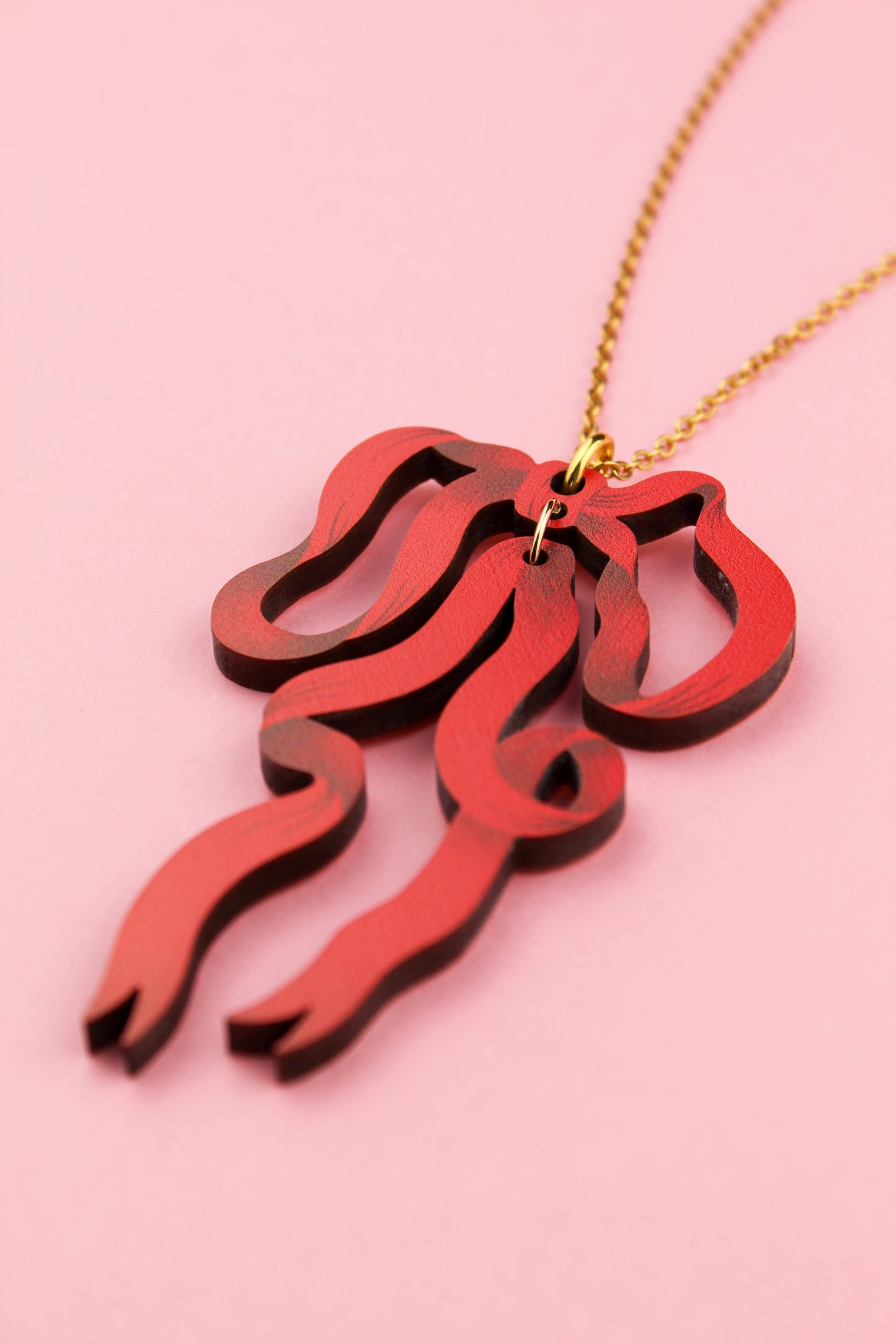 Pendentif noeud rouge