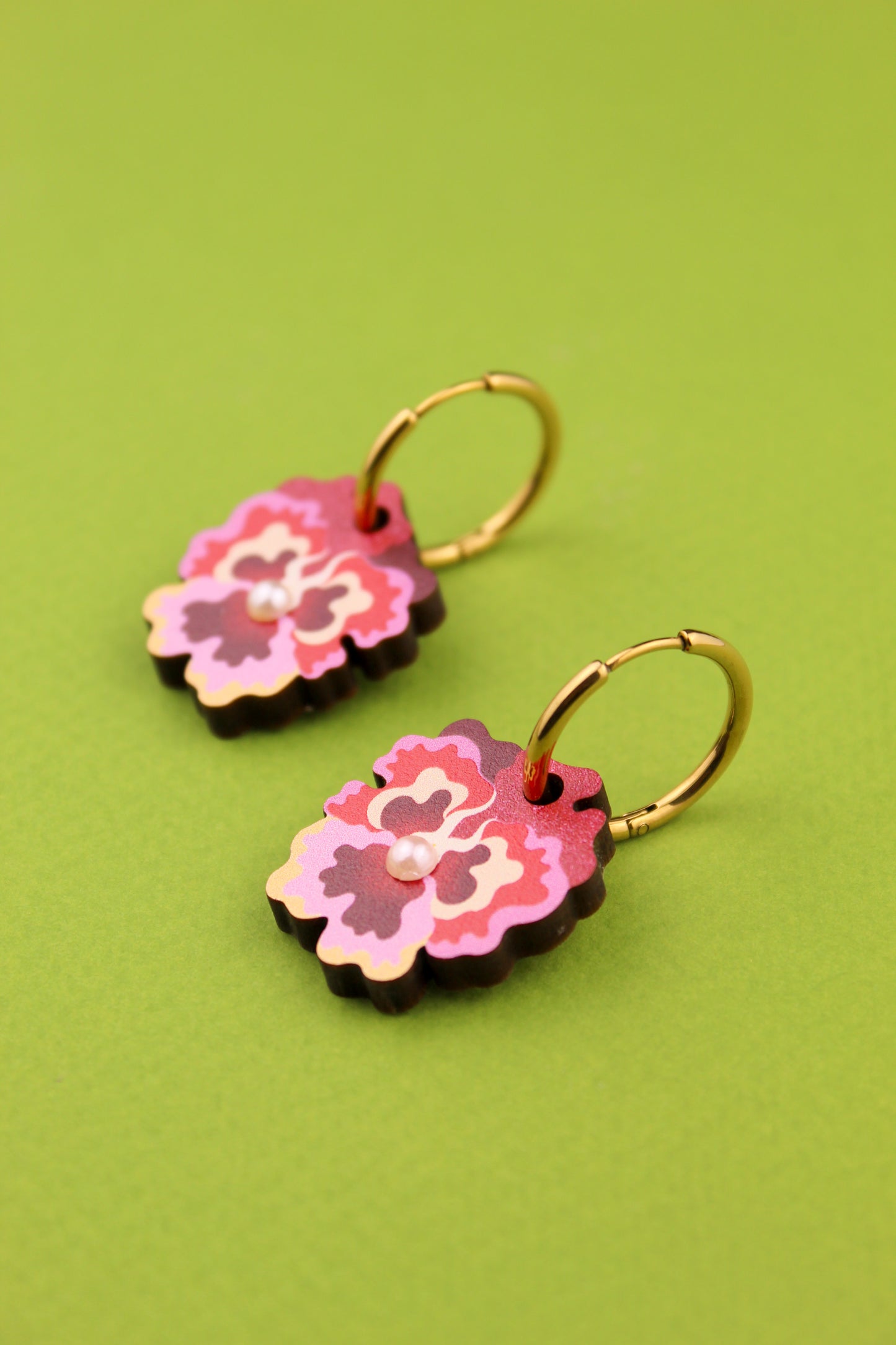 Boucles d'oreilles pensées rouges et roses