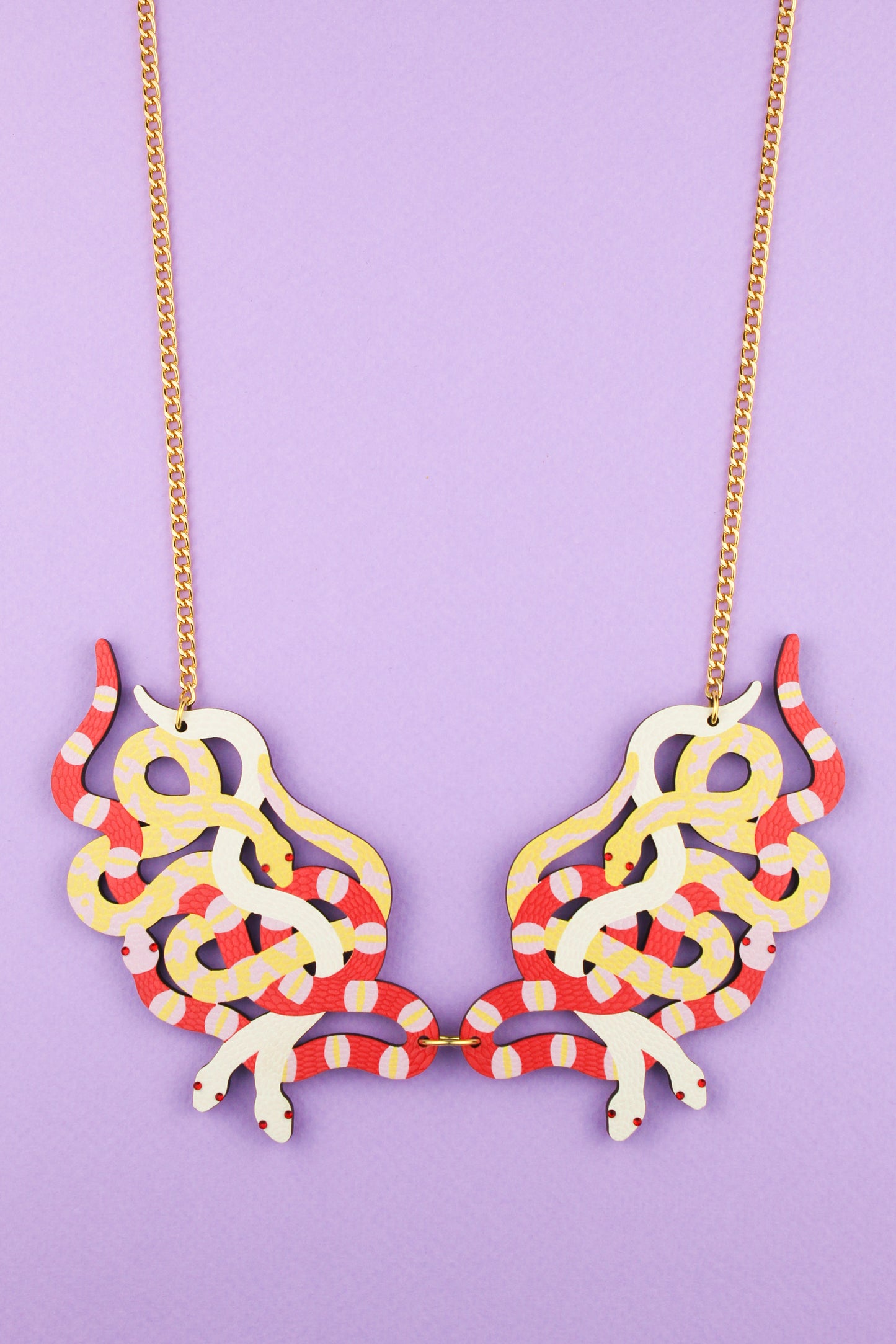 Collier de fosse aux serpents albinos
